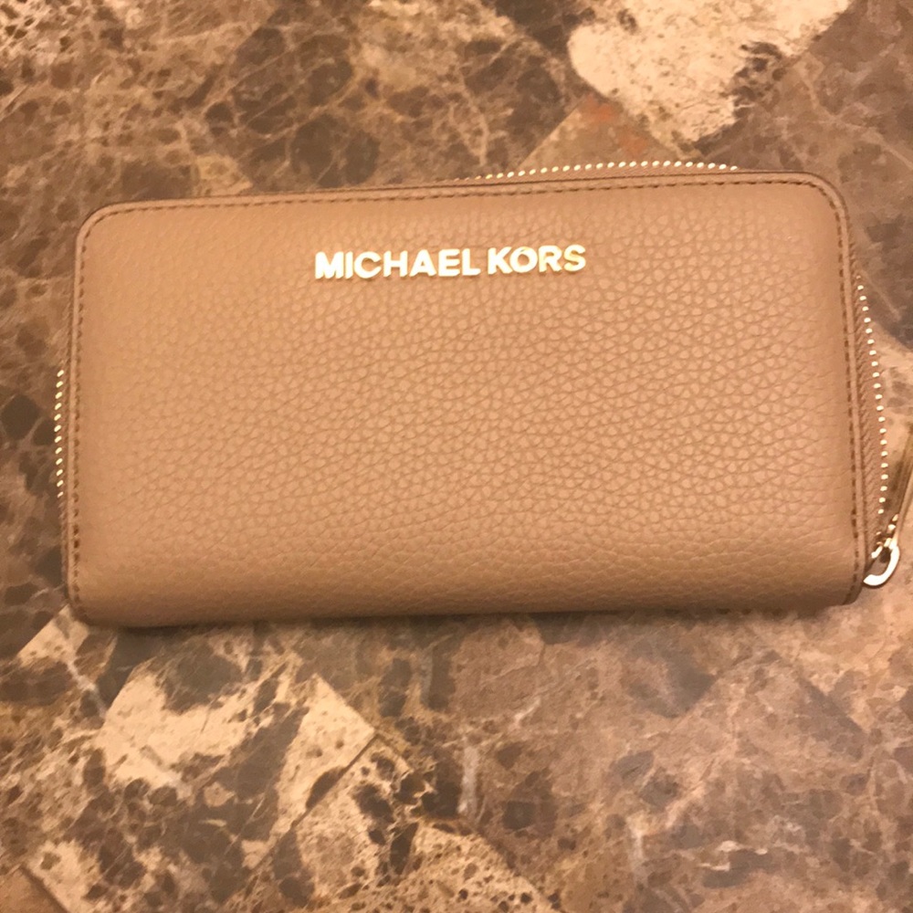 NWT Michael Kors Mini Continental Wallet